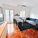 The Redondo House - No 4E2 - Comfortable One-Bedroom Apartment